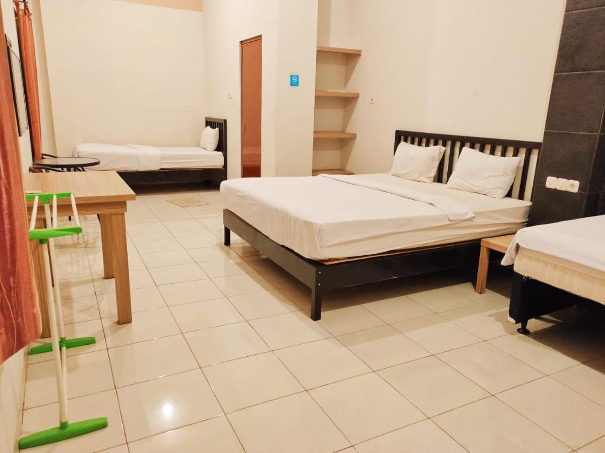 Hotel Syariah Tremigo Guesthouse Cirebon Kültér fotó