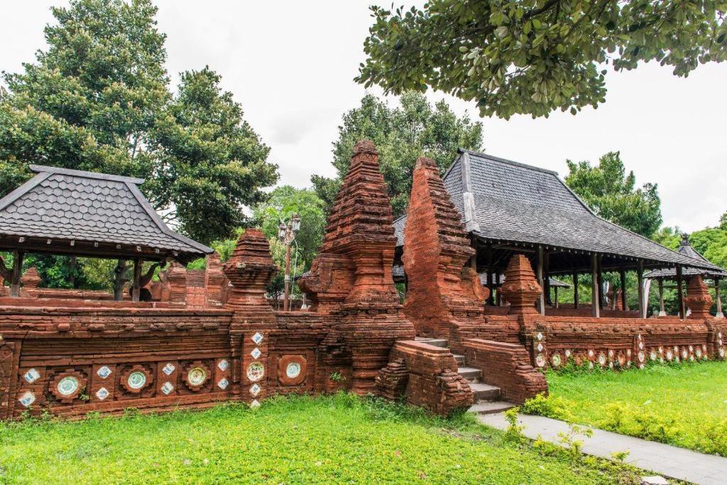 Hotel Syariah Tremigo Guesthouse Cirebon Kültér fotó