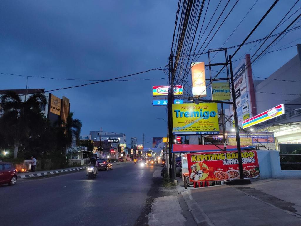 Hotel Syariah Tremigo Guesthouse Cirebon Kültér fotó